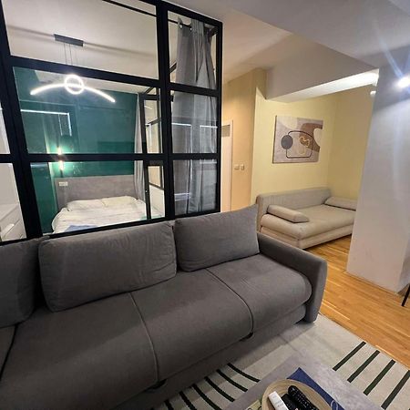 Gigi Apartment By Eluxory Skopje Bagian luar foto