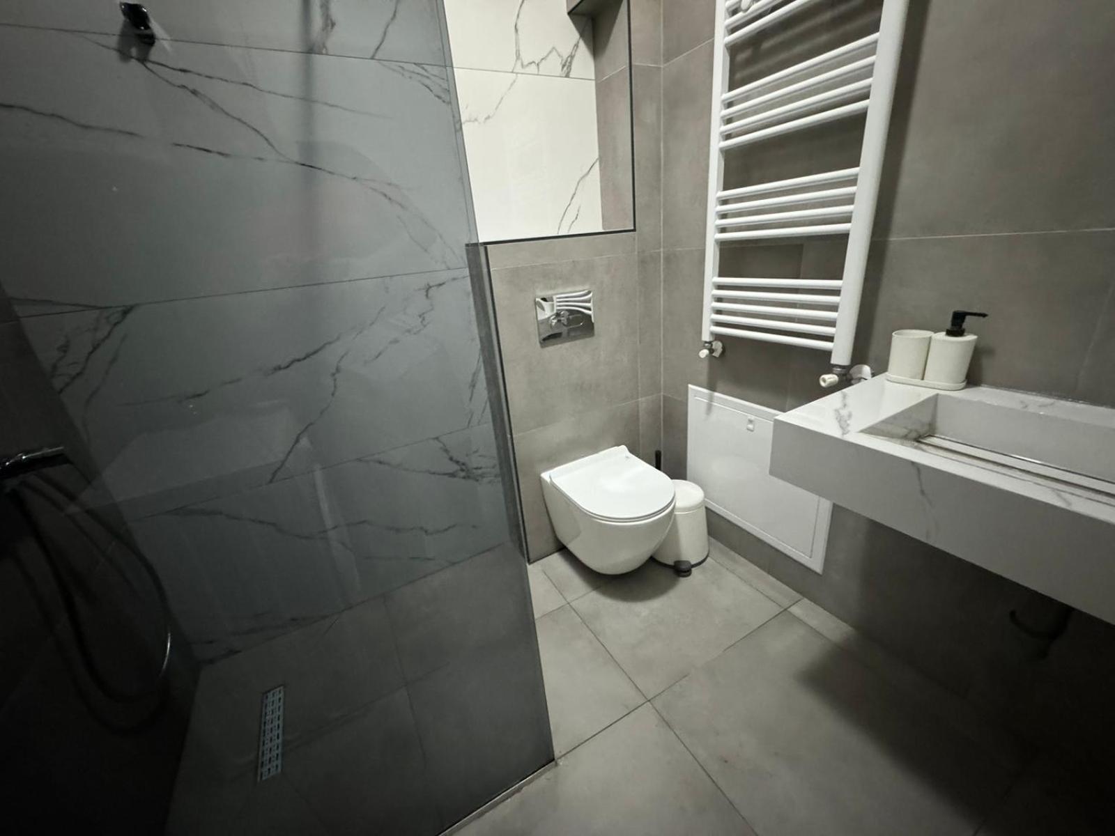 Gigi Apartment By Eluxory Skopje Bagian luar foto