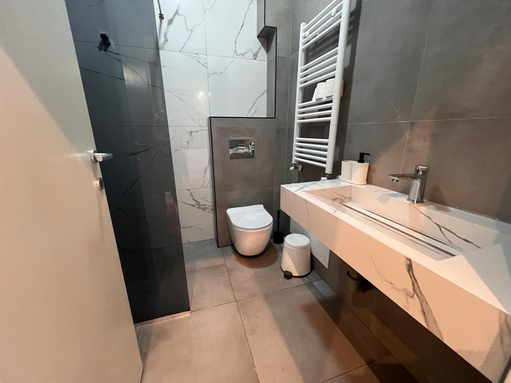 Gigi Apartment By Eluxory Skopje Bagian luar foto