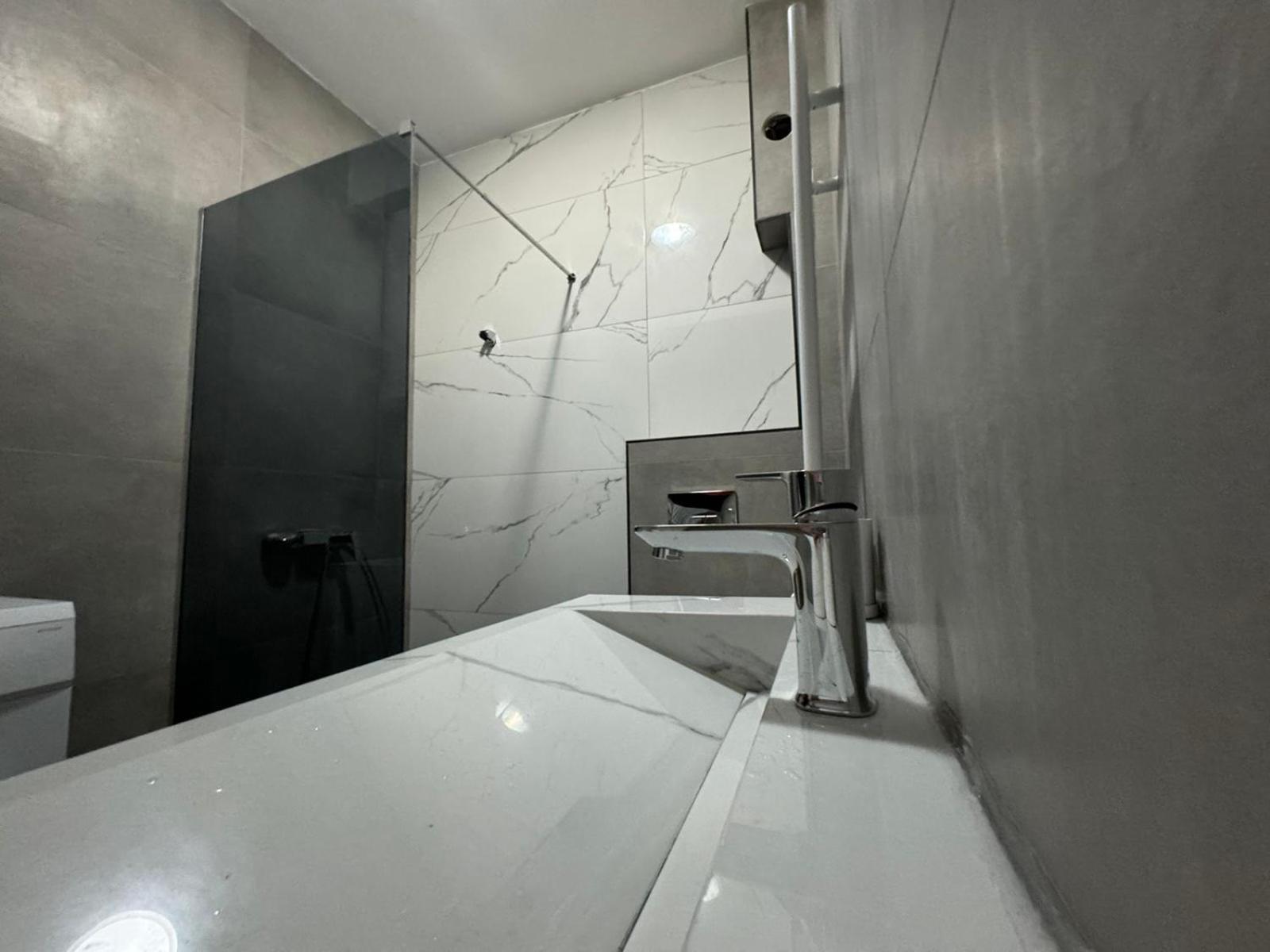Gigi Apartment By Eluxory Skopje Bagian luar foto