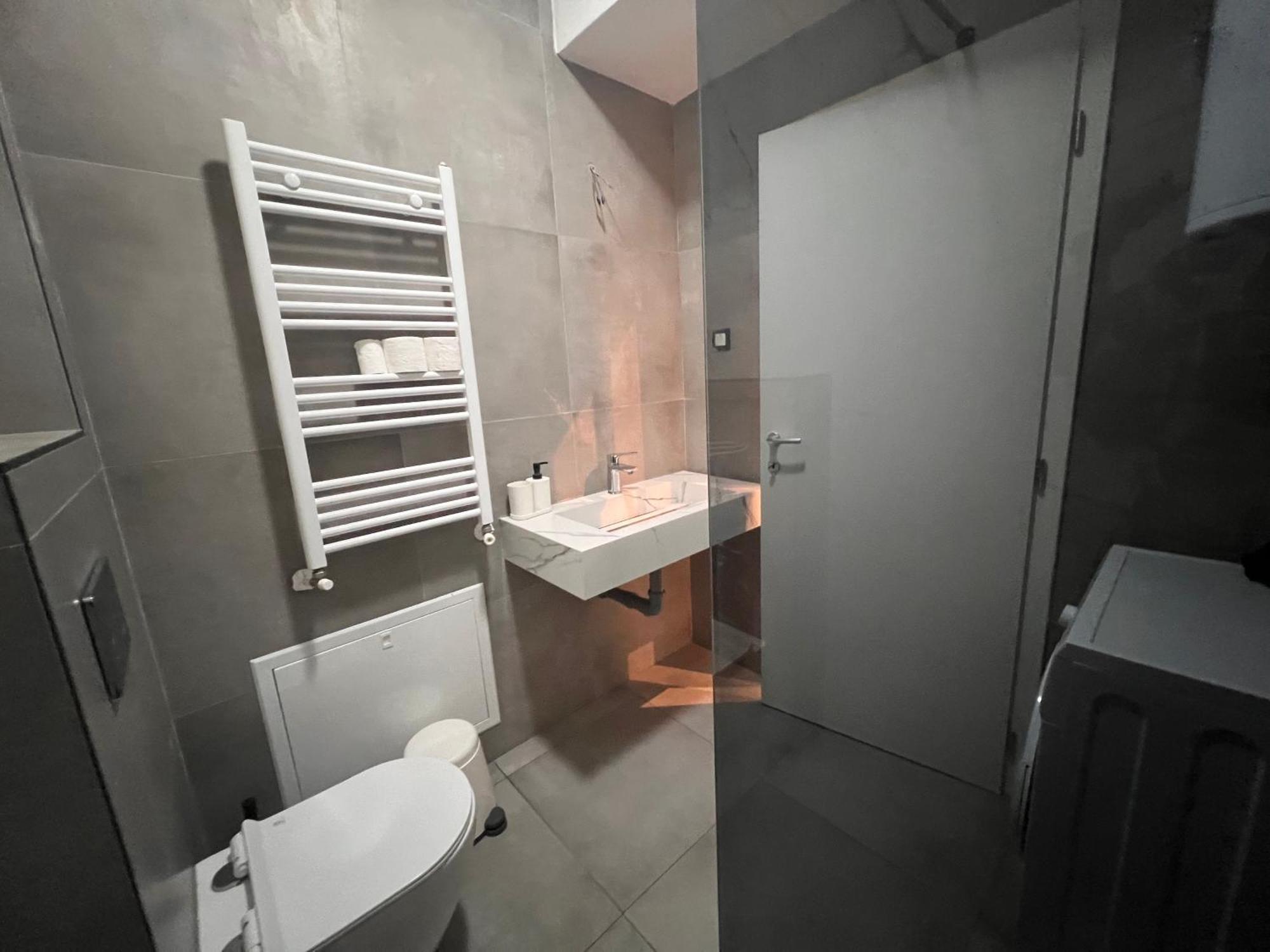 Gigi Apartment By Eluxory Skopje Bagian luar foto