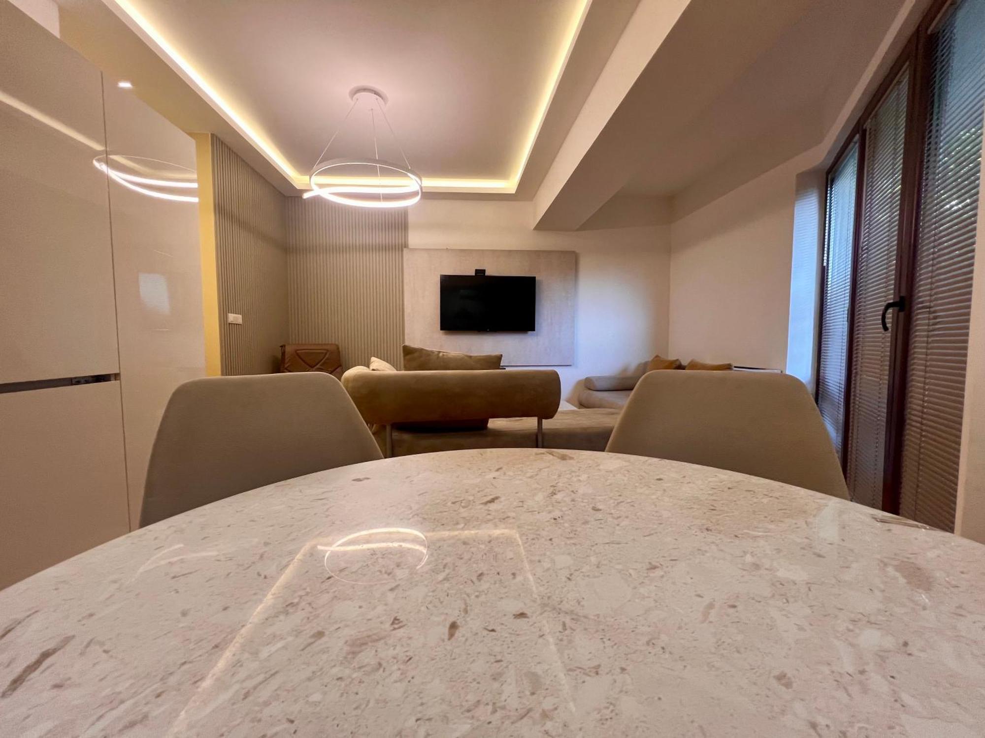 Gigi Apartment By Eluxory Skopje Bagian luar foto